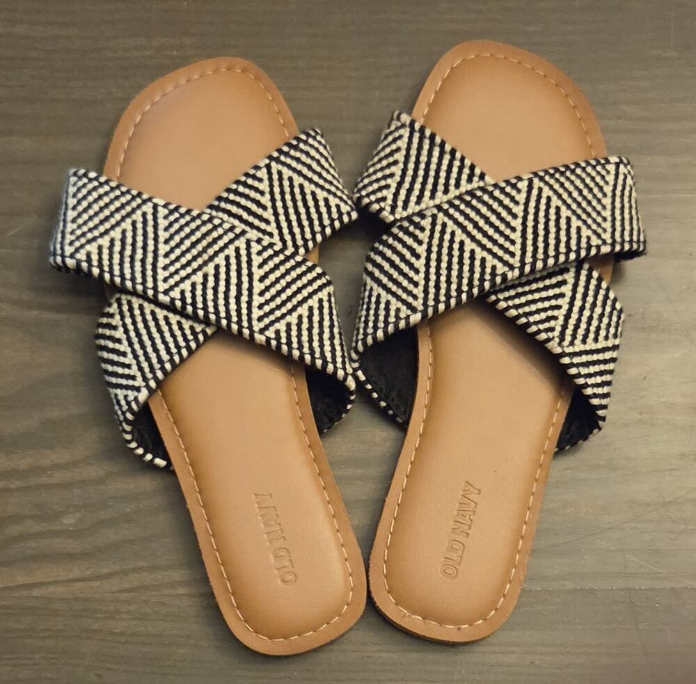 Women's Old Navy Sandals. Black/Cream. Size 7